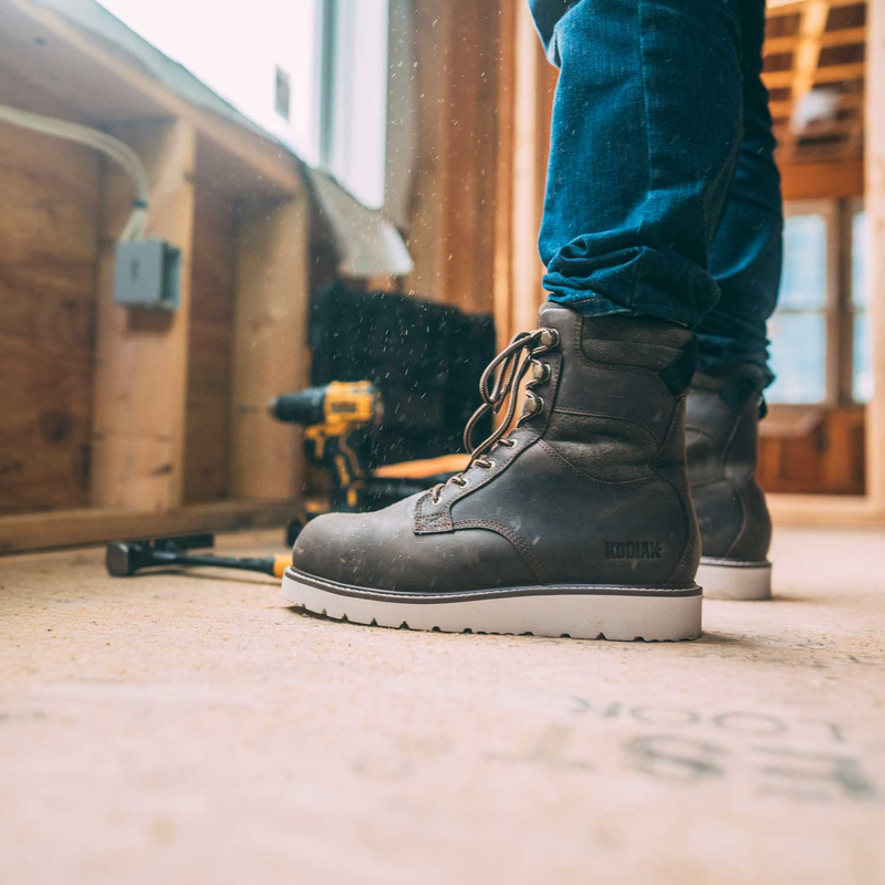 Composite outlet work boot